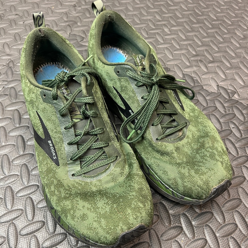 Brooks Men's Revel 4 Green Running Shoes size 11